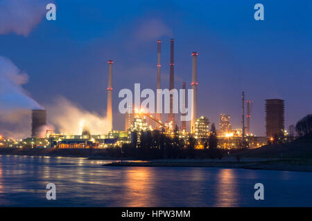 Germania, Duisburg, cokeria Schwelgern presso il fiume Reno Foto Stock