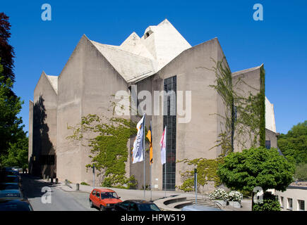 L'Europa, Germania, Velbert, la chiesa Mariendom nel quartiere Neviges, architetto Gottfried Boehm Foto Stock