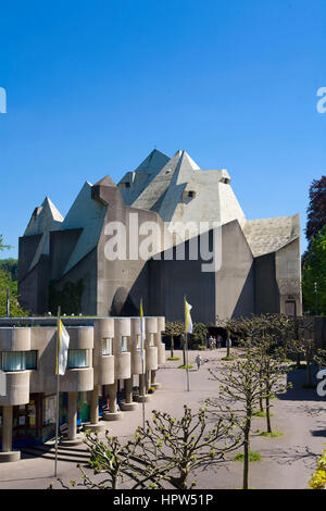 L'Europa, Germania, Velbert, la chiesa Mariendom nel quartiere Neviges, architetto Gottfried Boehm Foto Stock