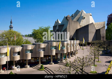 L'Europa, Germania, Velbert, la chiesa Mariendom nel quartiere Neviges, architetto Gottfried Boehm Foto Stock