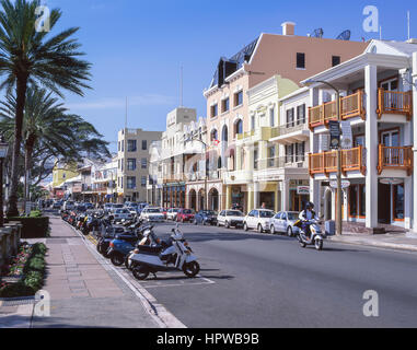 Color pastello edifici coloniali, Front Street, Hamilton, parrocchia di Pembroke, Bermuda Foto Stock