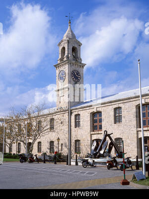 Clocktower sul magazzino storico edificio, Royal Naval Dockyard, Sandy parrocchia, Bermuda Foto Stock