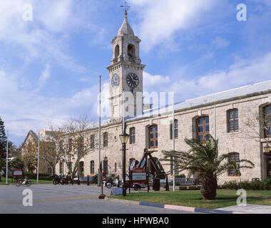 Clocktower sul magazzino storico edificio, Royal Naval Dockyard, Sandy parrocchia, Bermuda Foto Stock