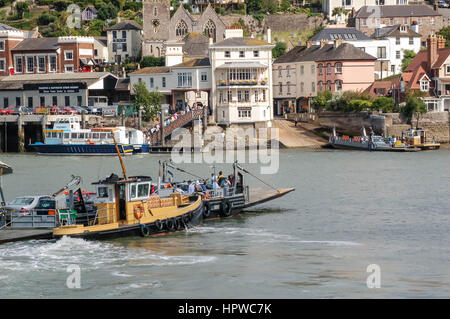 La cabina inferiore traghetto attraversa il fiume Dart tra Dartmouth e Kingswear nel South Devon. Foto Stock