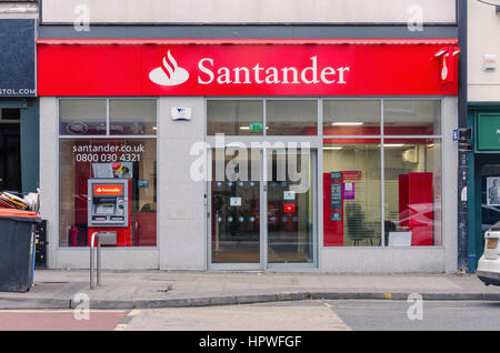 Il ramo Sanatander su Whiteladies Road in Clifton Down, Bristol, Regno Unito Foto Stock
