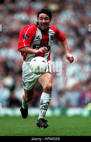 DEAN SAUNDERS SHEFFIELD UNITED FC 30 Aprile 1998 Foto Stock