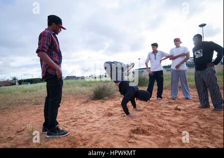 Libia, Tripli: giovani ragazzi pratica parkour si muove. Foto Stock
