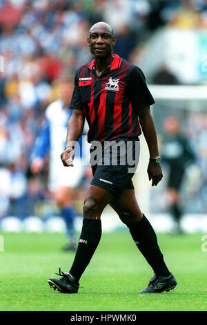 URIAH RENNIE PREMIER LEAGUE ARBITRO 02 Settembre 1998 Foto Stock