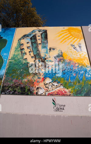 Libia Tripoli: dopo Gheddafi la morte di non pochi artisti di graffiti ha iniziato a spruzzare i murales sulle pareti pubbliche. Foto Stock