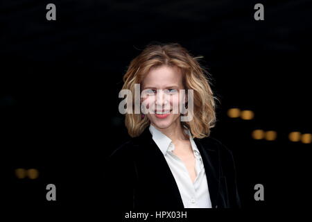 Roma, Italia. 24 Febbraio, 2017. Attrice italiana Sonia Bergamasco durante il photocall per presentare i nuovi episodi di narrativa italiana Il Commissario Montalbano Credito: Matteo Nardone/Pacific Press/Alamy Live News Foto Stock