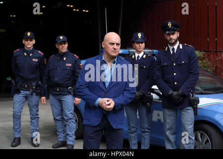 Roma, Italia. 24 Febbraio, 2017. Attore italiano Luca Zingaretti durante il photocall per presentare i nuovi episodi di narrativa italiana Il Commissario Montalbano Credito: Matteo Nardone/Pacific Press/Alamy Live News Foto Stock