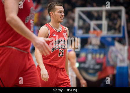 31 gennaio 2016: Karolis Babkauskas #13 di CS Dinamo Bucarest durante la LNBM - Uomini National Basketball League Romania gioco tra Steaua CSM EximBank Bucarest (ROU) vs CS Dinamo Bucarest (ROU) a campi sportivi polivalenti Hall di Bucarest, Romania ROU. Foto: Cronos/Catalin Soare Foto Stock