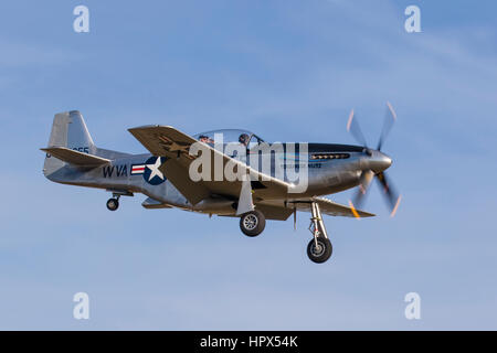 P Mustang fighter ad ali di FreedomTour storico di vintage WWII piani di guerra a Venezia Aeroporto di Venezia Florida Foto Stock