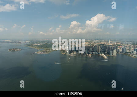 Jersey City e Ellis Island vista da un Osservatorio mondiale Foto Stock