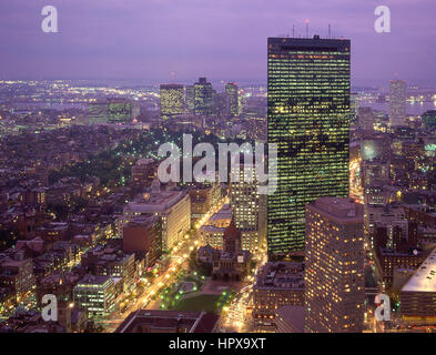 Vista del centro cittadino al crepuscolo, Boston, Massachusetts, Stati Uniti d'America Foto Stock