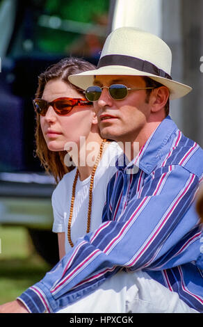 Un Kerry Imballatore sponsorizzato il polo del torneo al Cowdray Park, Easebourne, vicino a Midhurst in West Sussex: Kerry Imballatore della figlia Gretel con lei allora-ragazzo. Foto Stock