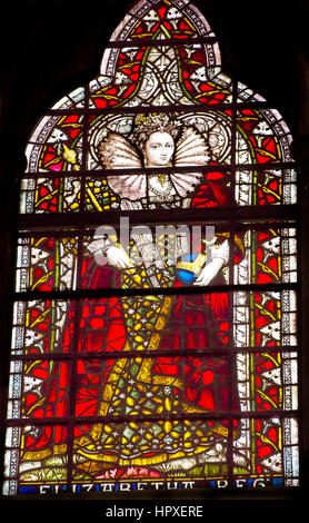 Queen Elizabeth 1 vetrate del XIII secolo la Chapter House Westminster Abbey Church Londra Inghilterra. Westminister Abbey è stato il luogo di sepoltura di B Foto Stock