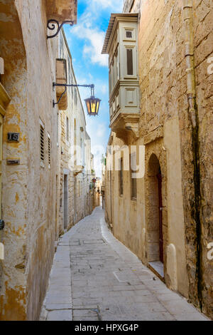 Strada stretta della vecchia Mdina. Foto Stock