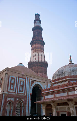 Alai Darwaza Gateway, Mehrauli parco archeologico, Delhi, India Foto Stock