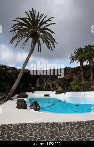 Settembre 18th, 2012, Haria, Las Palmas, Lanzarote, Spagna - Jameos del Agua, un spazio naturale e arte cultura, da Cesar Manrique. Foto Stock