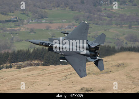 American F15 Strike Eagle il basso livello della formazione in Galles Foto Stock