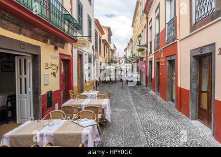 Ristoranti lungo Rua de Santa Maria, Funchal Vecchia, Madeira, Portogallo. Foto Stock