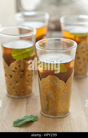 Gli occhiali tradizionali con marocchino tè alla menta Foto Stock