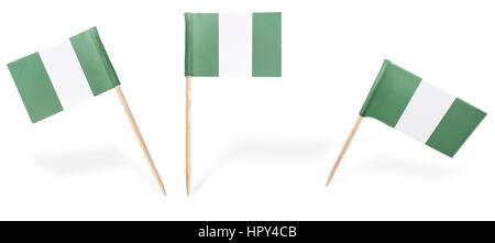 Cocktail di piccole bandiere della Nigeria in posizioni differenti isolati su bianco.(serie) . Inoltre facile da utilizzare come un elemento di design :) Foto Stock