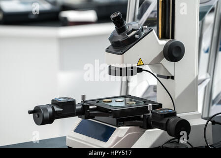 Eyepieceless ergonomico microscopio stereo ad alte prestazioni stereo viewer per una vasta gamma di operazioni di precisione che richiedono un livello di ingrandimento Foto Stock