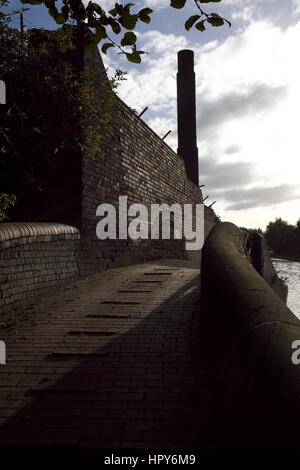 Alzaia sul Birmingham Canal navigazioni nuova linea principale, Smethwick, West Midlands, England, Regno Unito Foto Stock