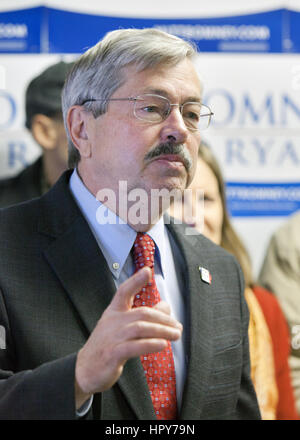 Iowa governatore Terry Branstad, il più longevo governatore nella storia americana, visitando la città di Burlington. Ambasciatore statunitense in Cina. Foto Stock