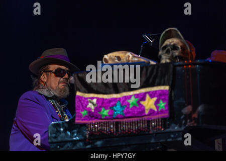 Il dott. John,' La notte gitante' alias John 'Mac' Rebennack esegue al Byron Bay Bluesfest, 1 aprile 2010. La più famosa di New Orleans tastierista. Foto Stock