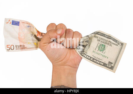 Banconote essendo trattenuto da una mano che rappresenta la potenza e la concorrenza Foto Stock