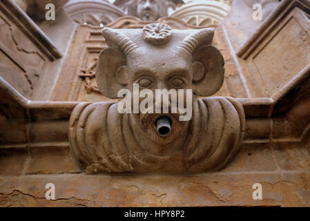 Fontana Llinlithgow palace il luogo di nascita di Maria Regina di Scozia Foto Stock