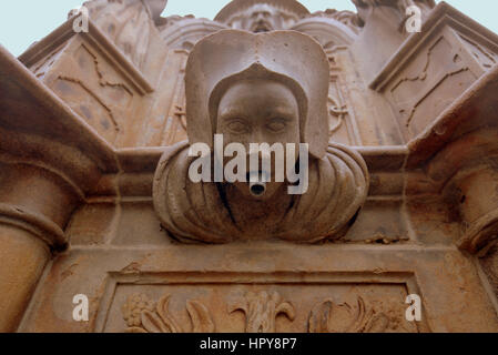 Fontana Llinlithgow palace il luogo di nascita di Maria Regina di Scozia Foto Stock