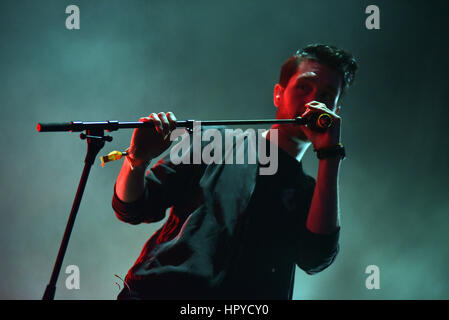 BONTIDA, ROMANIA - Luglio 17, 2016: Singer Dan Smith della band inglese Bastille cantando durante una performance live al castello elettrico festival Foto Stock