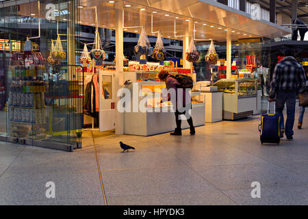 Negozio di dolci Hauptbahnhof Mainstation, Monaco di Baviera, Baviera, Germania, Europa Foto Stock