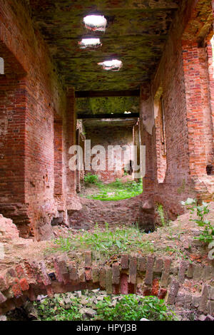 Le maestose rovine del maneggio e sede degli ussari del XIX secolo 4 Foto Stock