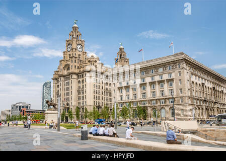 Lo storico sito sul lungofiume di Pier Head nel centro di Liverpool, Inghilterra Foto Stock