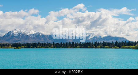 L'acqua turchese, Lago Pukaki, Ben Ohau gamma con neve, regione di Canterbury, Southland, Nuova Zelanda Foto Stock