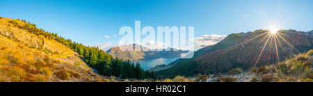 Le montagne intorno al lago di Wakatipu, Ben Lomond riserva paesaggistica, Queenstown, Regione di Otago e Southland, Nuova Zelanda Foto Stock