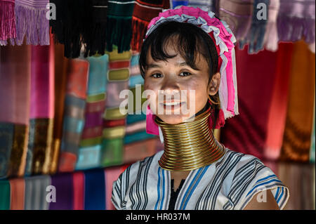 Karen lungo collo girl, Chiang Rai, Thailandia Foto Stock