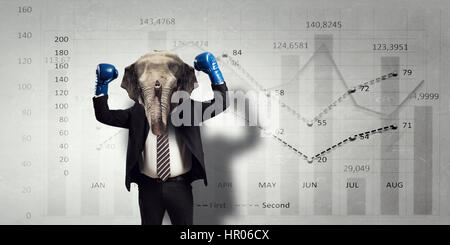 Elephant vestito in business suit . I supporti misti Foto Stock