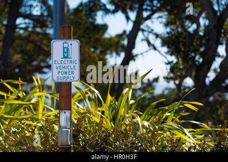 Una stazione di ricarica elettrica pubblica EV in California USA Foto Stock