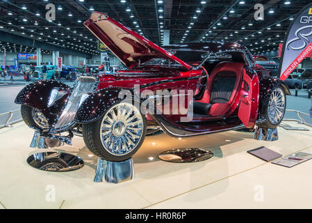 Detroit, STATI UNITI D'AMERICA. Il 25 febbraio, 2017. Un 1933 Ford roadster interpretazione, 'grande 8' finalista e Ridler vincitore del trofeo, sul display a Detroit Autorama, una vetrina di personalizzata e ripristinato le automobili. Credito: Steve Lagreca/Alamy Live News Foto Stock