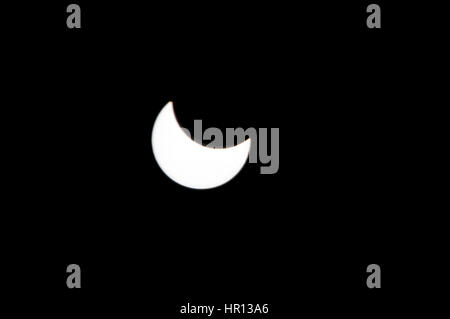 Buenos Aires, Buenos Aires, Argentina. 26 Febbraio, 2017. Parziale eclissi solare come si vede da Firmat, Santa Fe, Argentina. Credito: Patricio Murphy/ZUMA filo/Alamy Live News Foto Stock