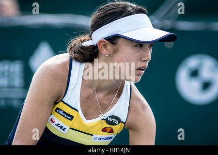 Kuala Lumpur, Malesia. 26 Febbraio, 2017. Secondo giorno A WTA Malaysian Open 2017 a Kuala Lumpur. Miyu Kato del Giappone (JPN) pronta e messa a fuoco per ricevere. Credito: Danny Chan/Alamy Live News Foto Stock