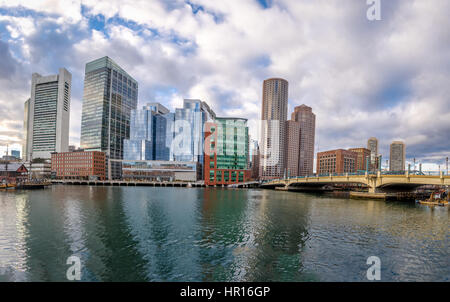 Porto di Boston e il quartiere finanziario - dello skyline di Boston, Massachusetts, STATI UNITI D'AMERICA Foto Stock