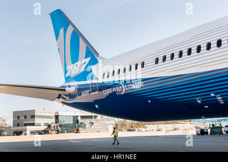 Il nuovo Boeing Dreamliner 787-10 aeromobile presentato presso la fabbrica di Boeing Febbraio 17, 2016 in North Charleston, Sc. Presidente Donald Trump hanno partecipato alla cerimonia di rollout per la versione estensibile del velivolo in grado di trasportare 330 passeggeri oltre 7 mila miglia nautiche. Foto Stock