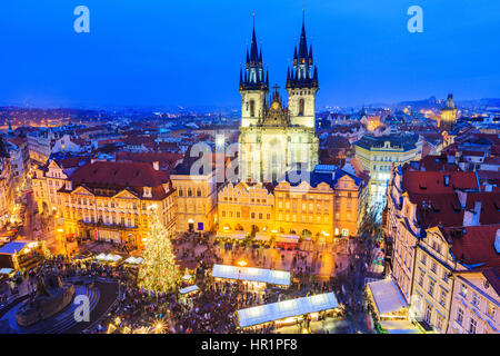 Praga, Repubblica Ceca Repubilc. Mercatino di Natale in Piazza della Città Vecchia. Foto Stock